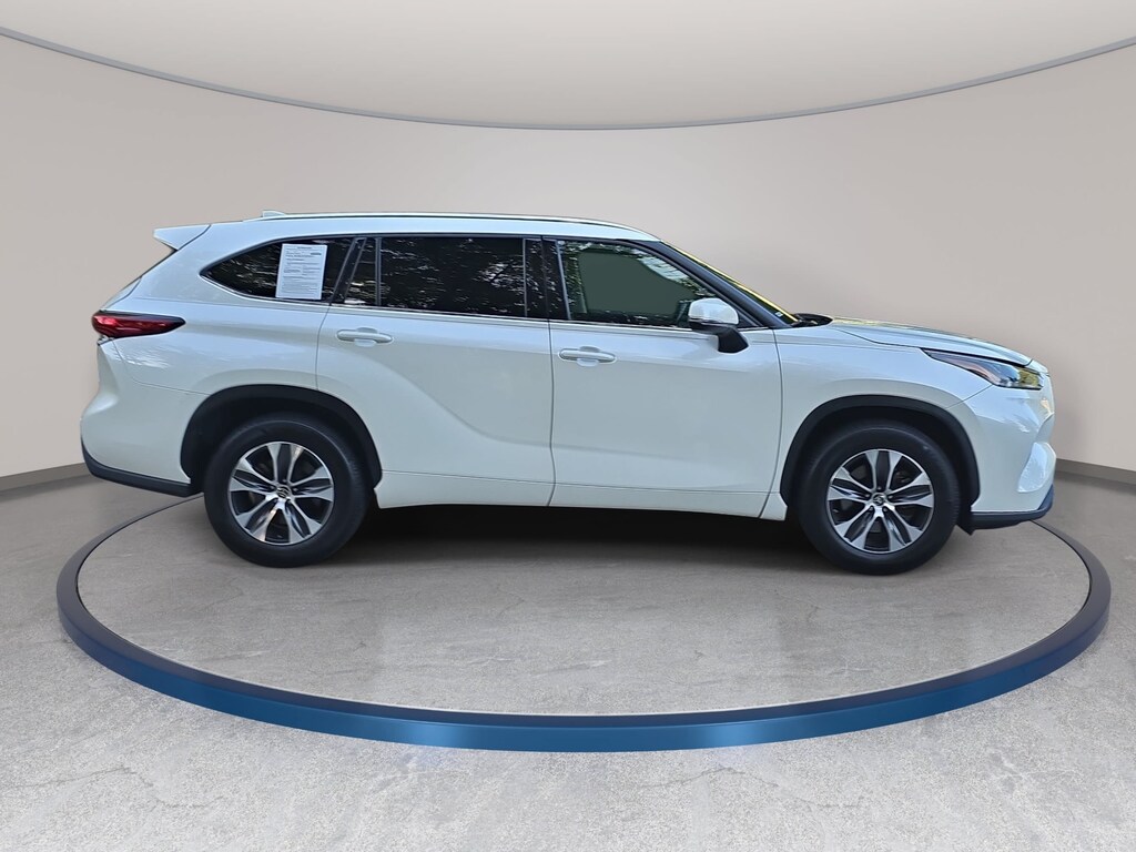 Used 2021 Toyota Highlander XLE SUV
