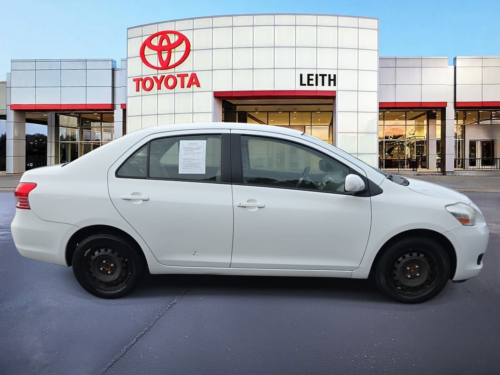 2012 Toyota Yaris Base photo 3