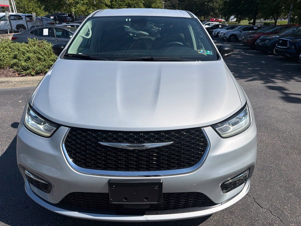 Used 2024 Chrysler Pacifica Touring L Van Passenger Van