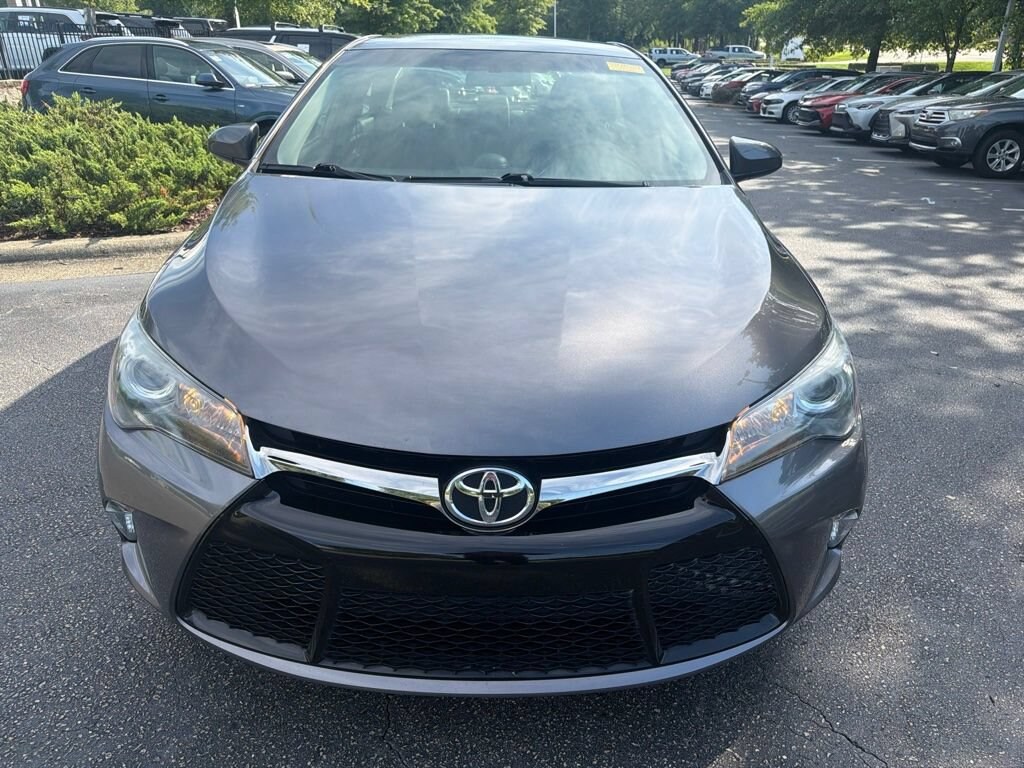 Used 2017 Toyota Camry SE Sedan
