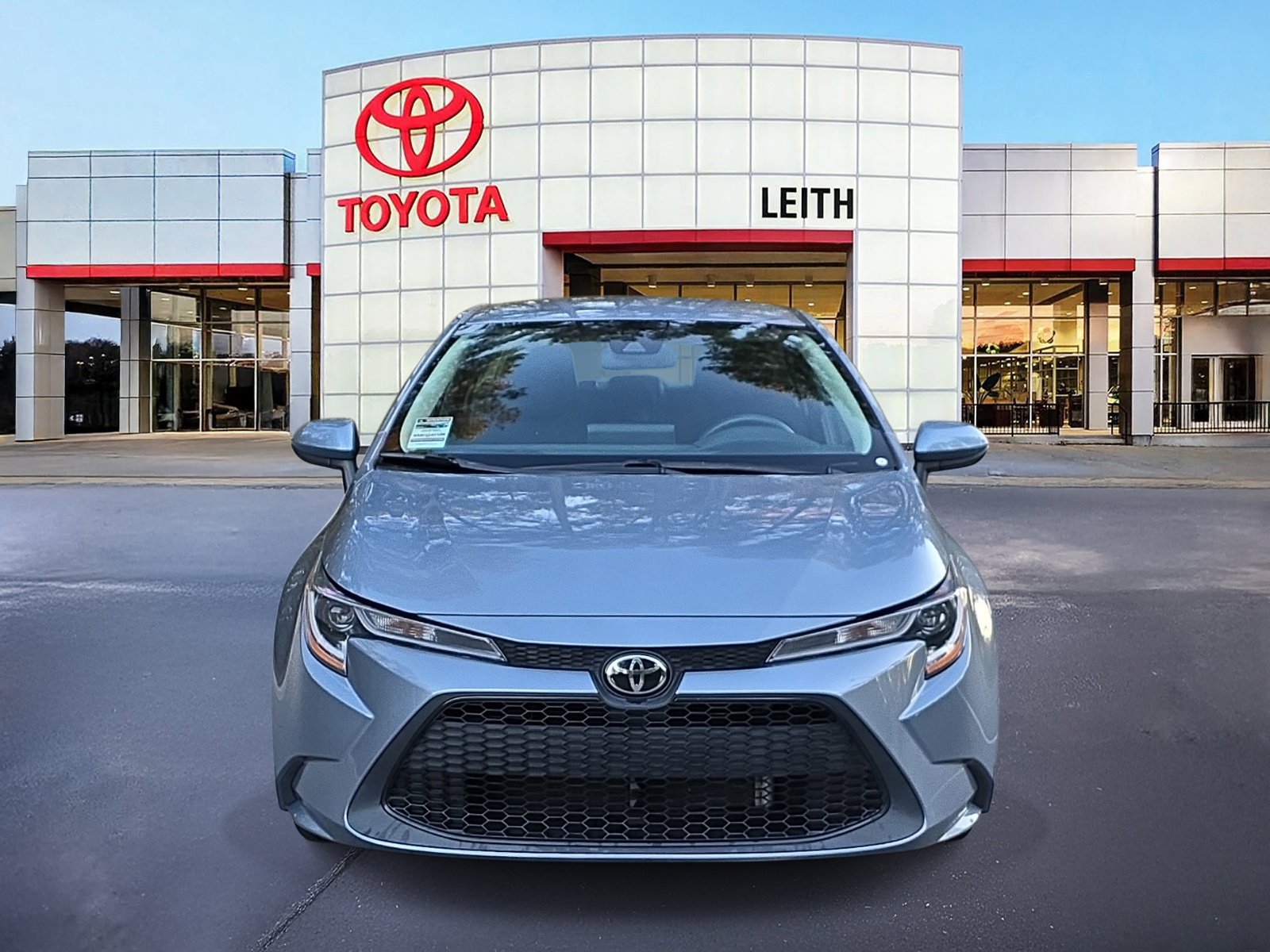 2022 Toyota Corolla LE photo 2