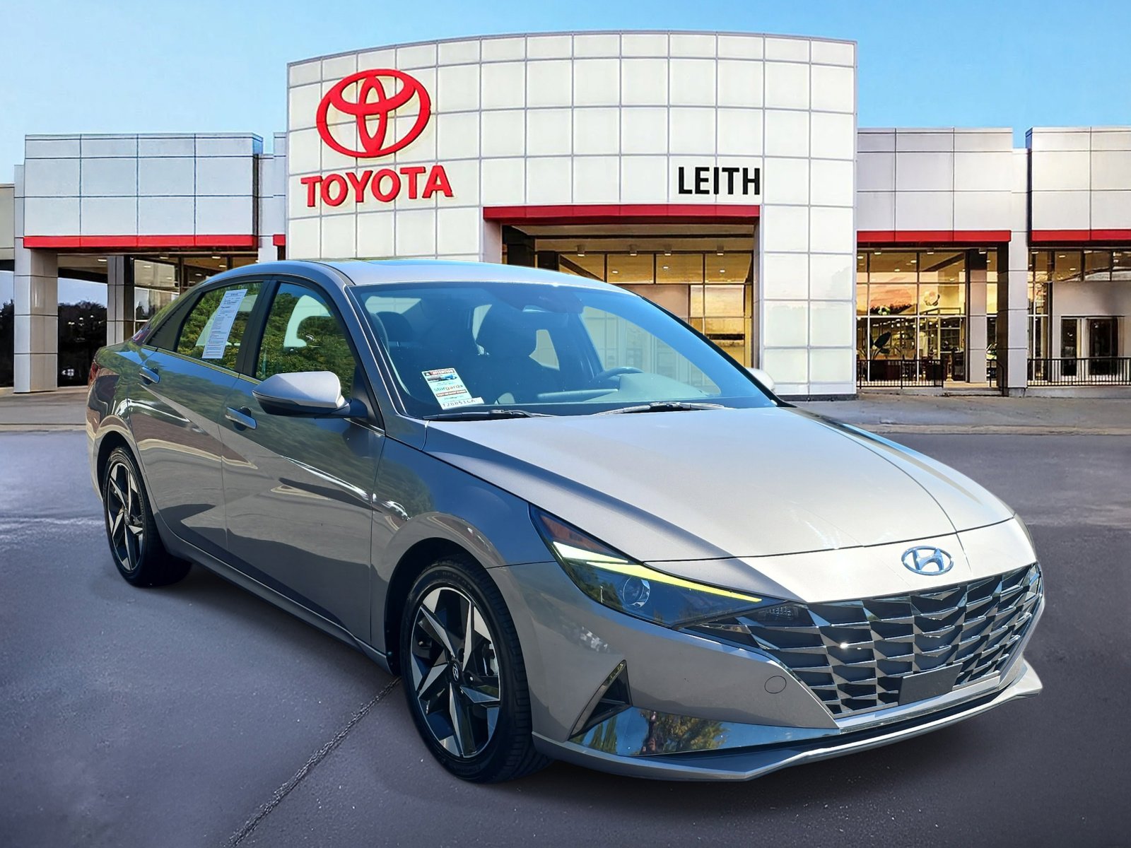 2022 Hyundai Elantra SEL photo 3