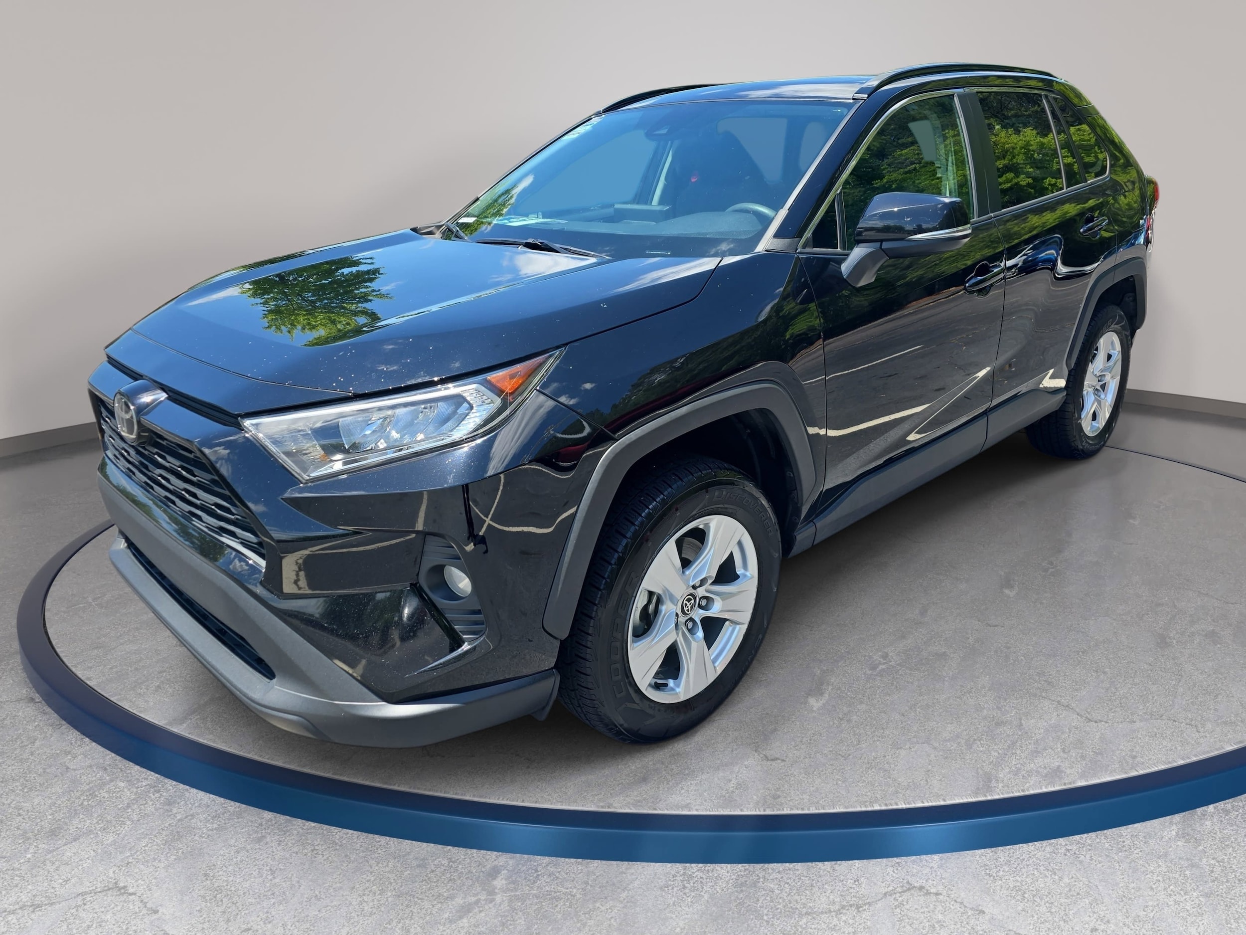 2021 Toyota RAV4 XLE FWD's photo