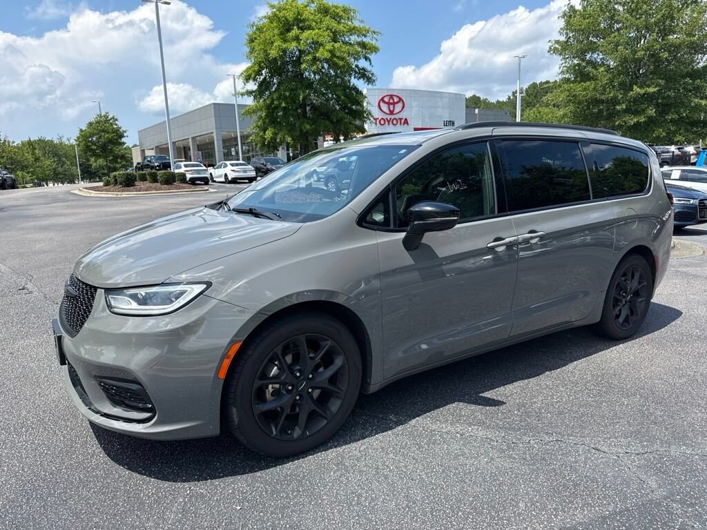 Used 2025 Chrysler Pacifica Limited Van Passenger Van