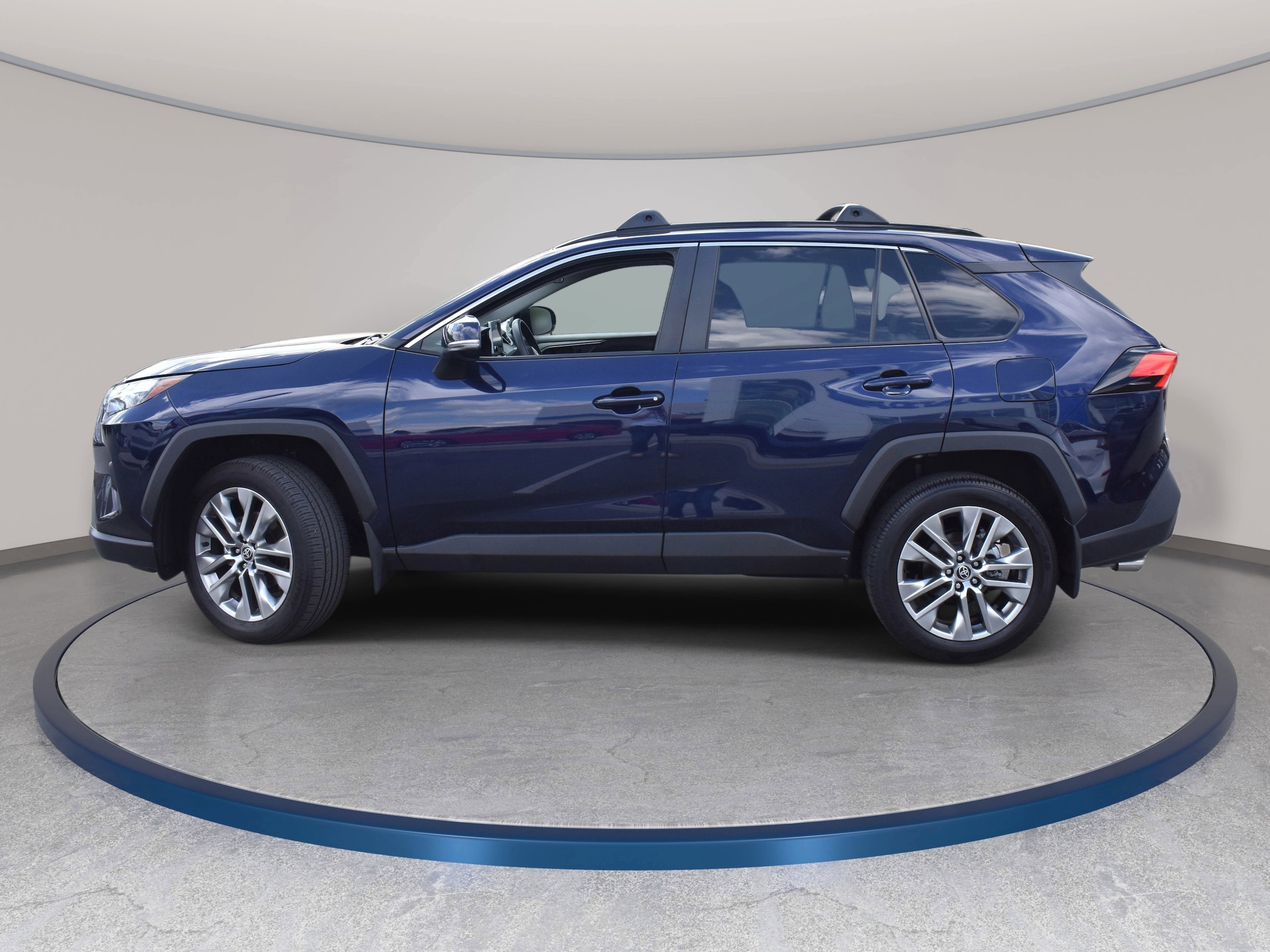 2025 Toyota RAV4 XLE Premium - Photo 9