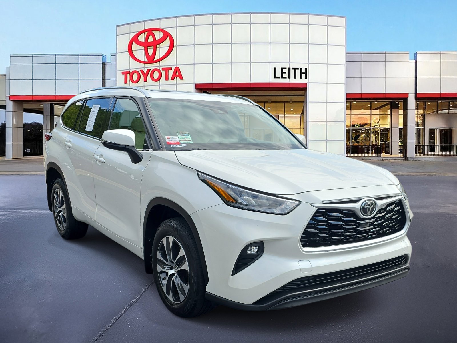 2020 Toyota Highlander XLE photo 3