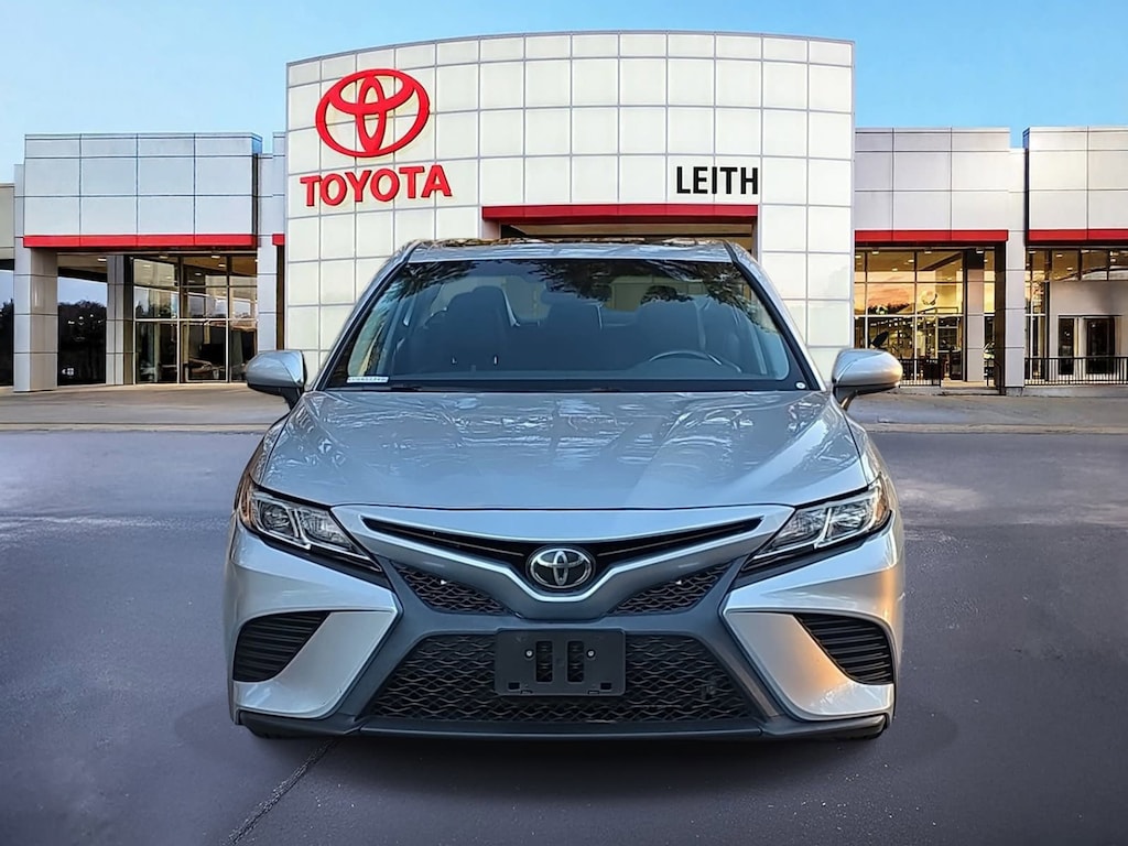 Used 2020 Toyota Camry SE Sedan