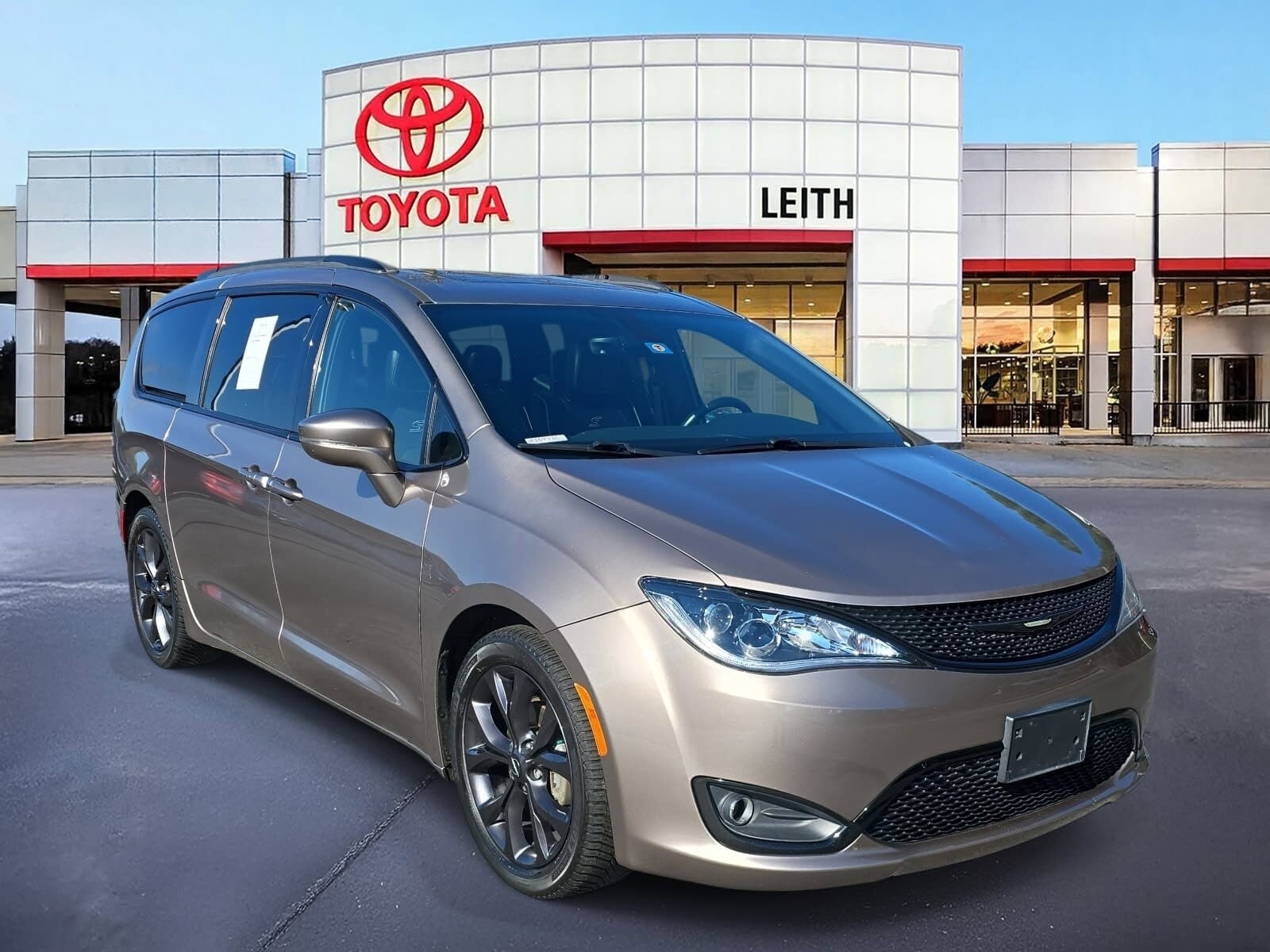 2018 Chrysler Pacifica Limited photo 3