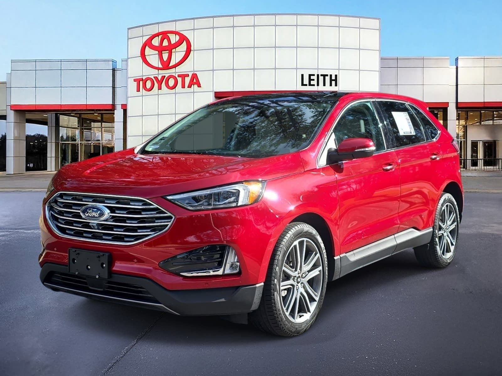 2023 Ford Edge Titanium's photo