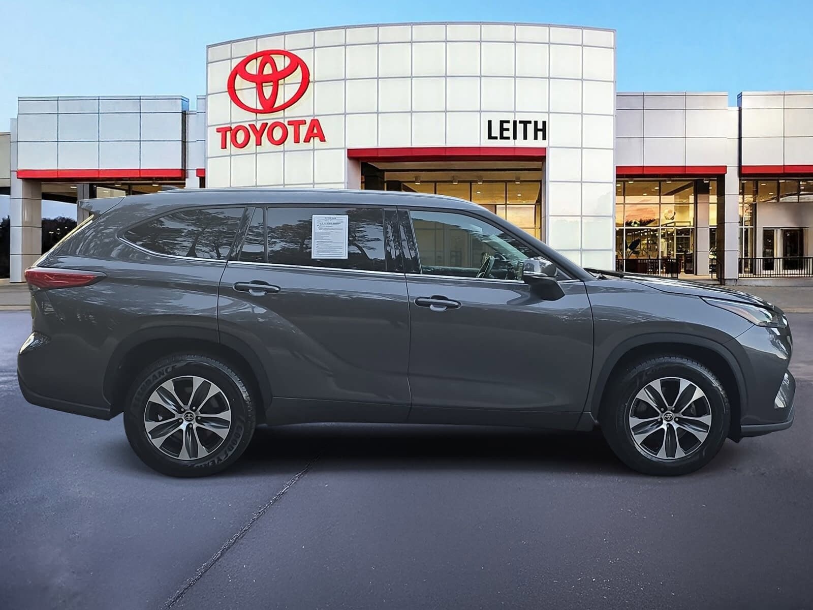 2022 Toyota Highlander XLE photo 4