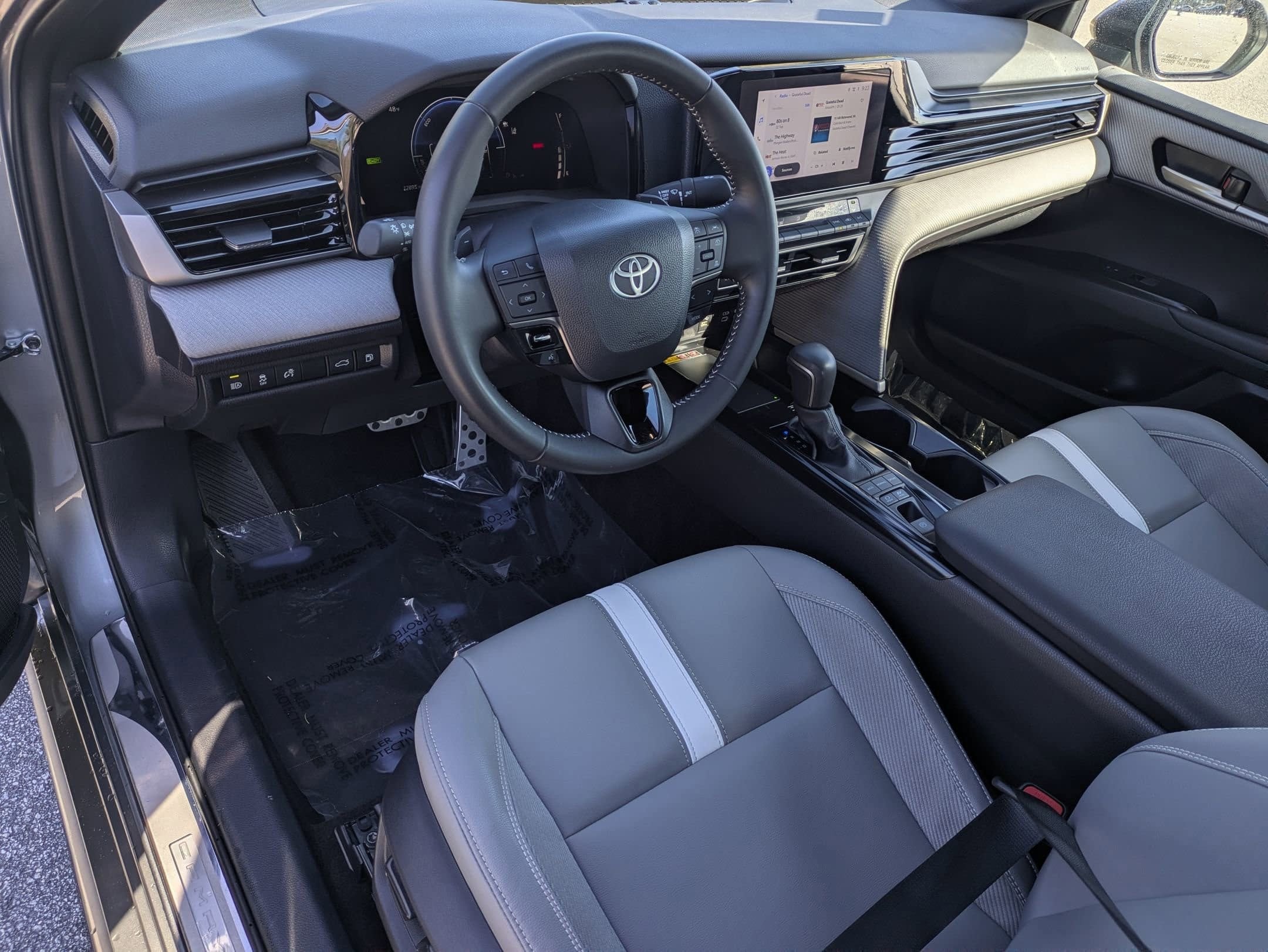 2025 Toyota Camry SE - Photo 9