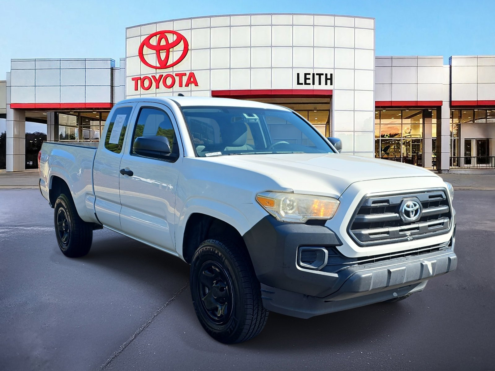 2017 Toyota Tacoma SR photo 3