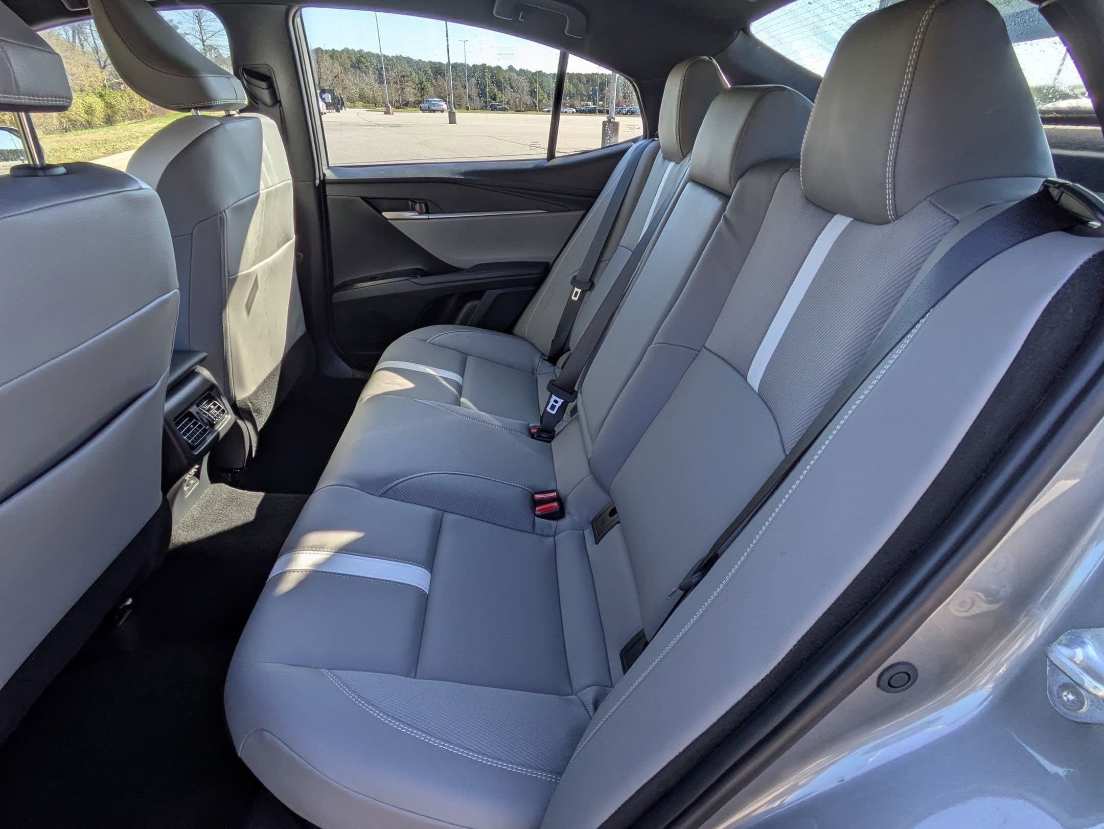 2025 Toyota Camry SE - Photo 22