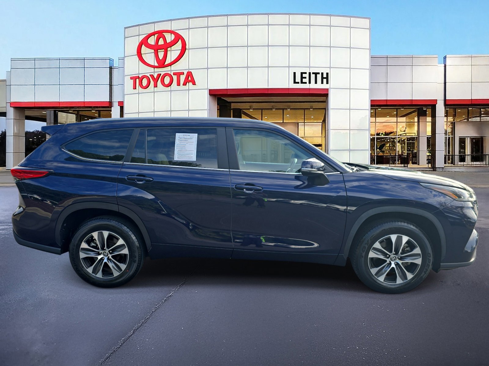 2023 Toyota Highlander XLE photo 4