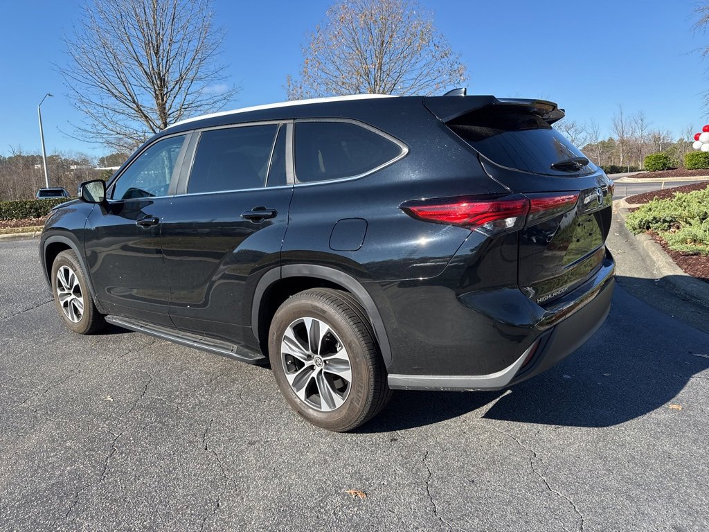 2023 Toyota Highlander XLE photo 3