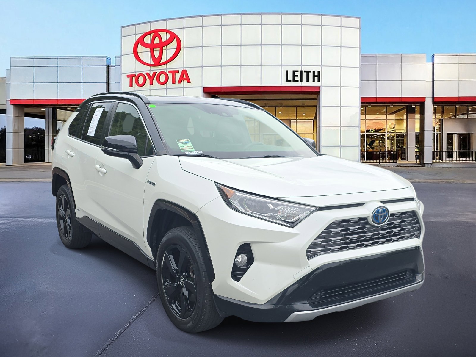 2020 Toyota RAV4 Hybrid XSE photo 3