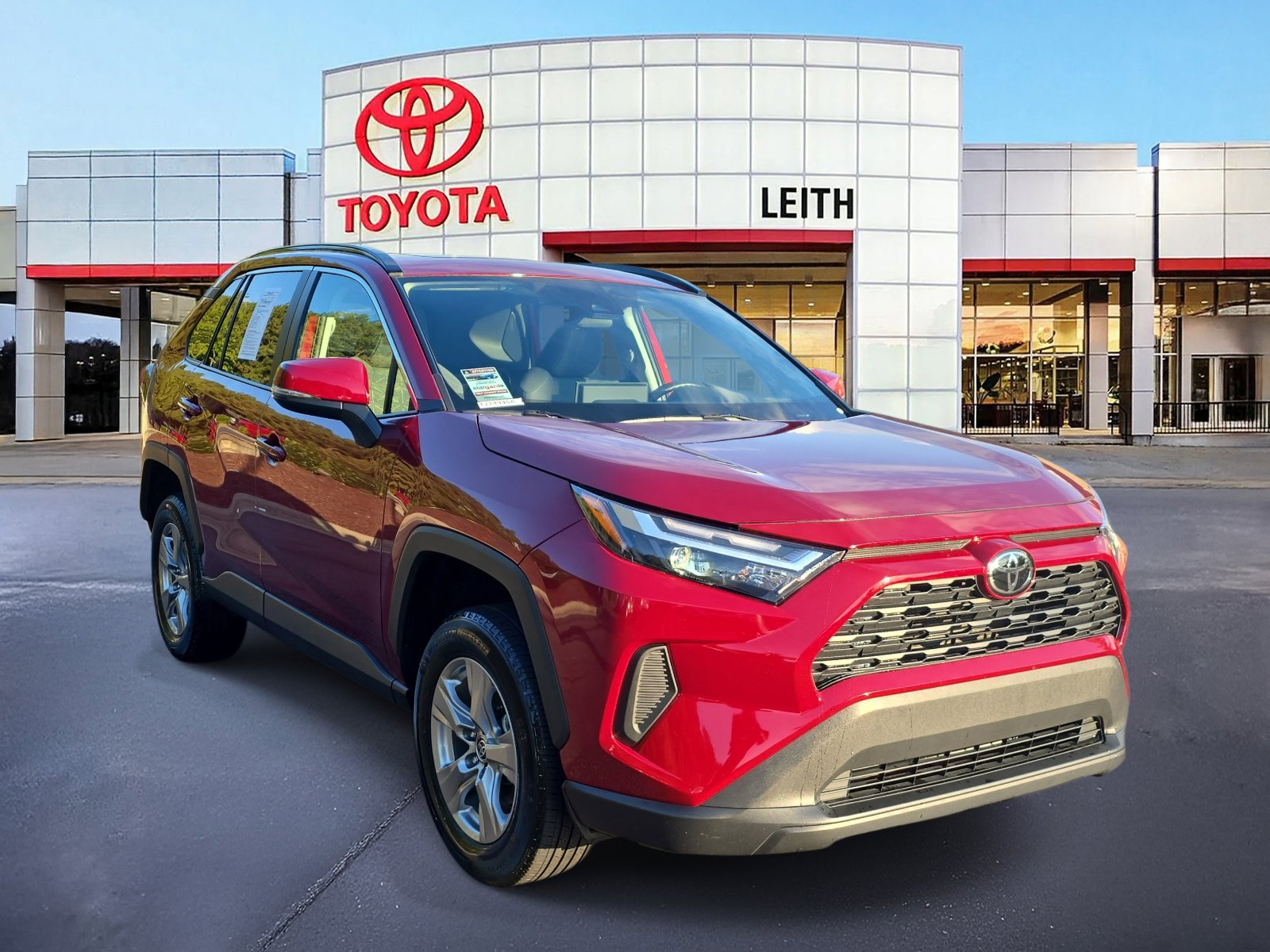 2022 Toyota RAV4 XLE photo 3