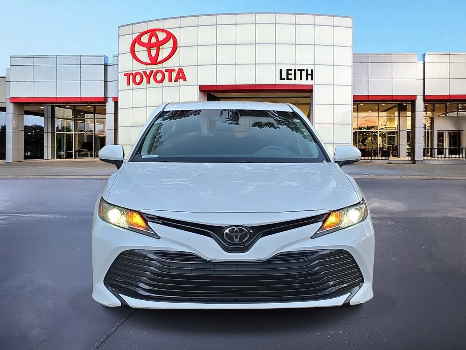 2018 Toyota Camry LE photo 2