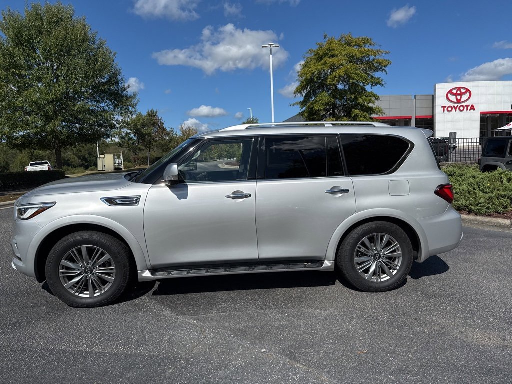 2021 Infiniti QX80 Luxe photo 2