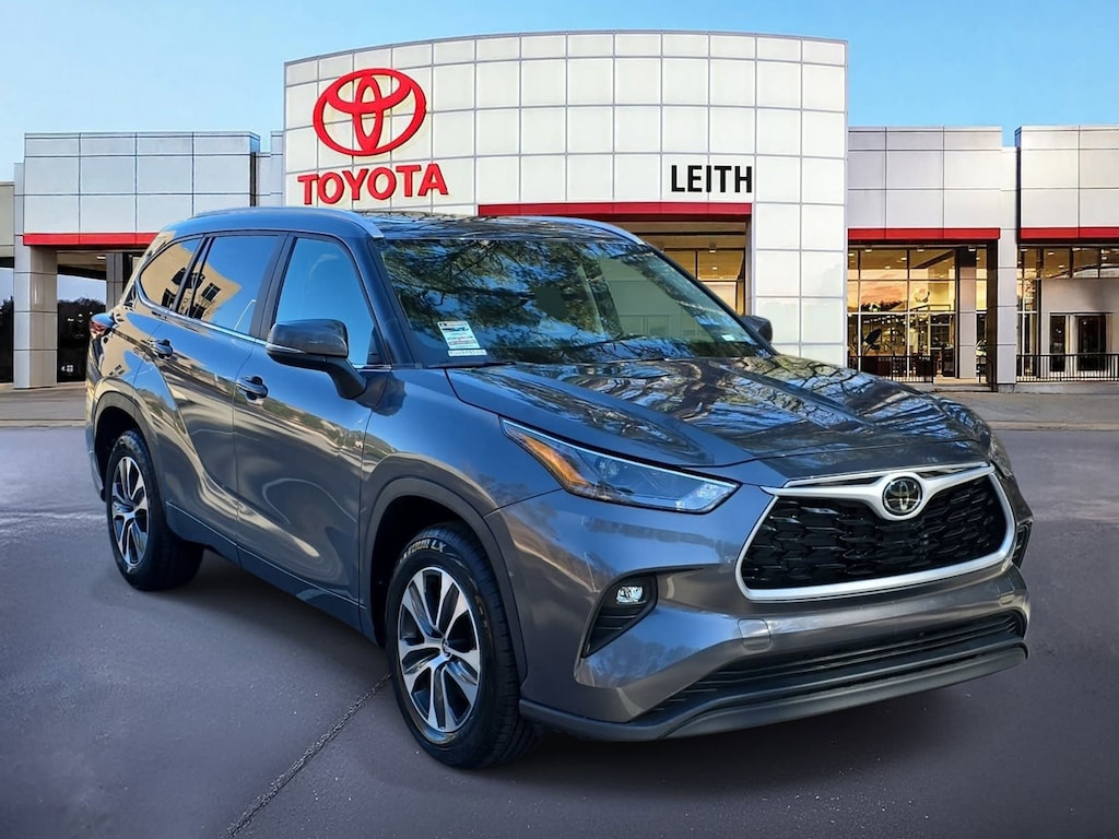 Used 2024 Toyota Highlander LE SUV