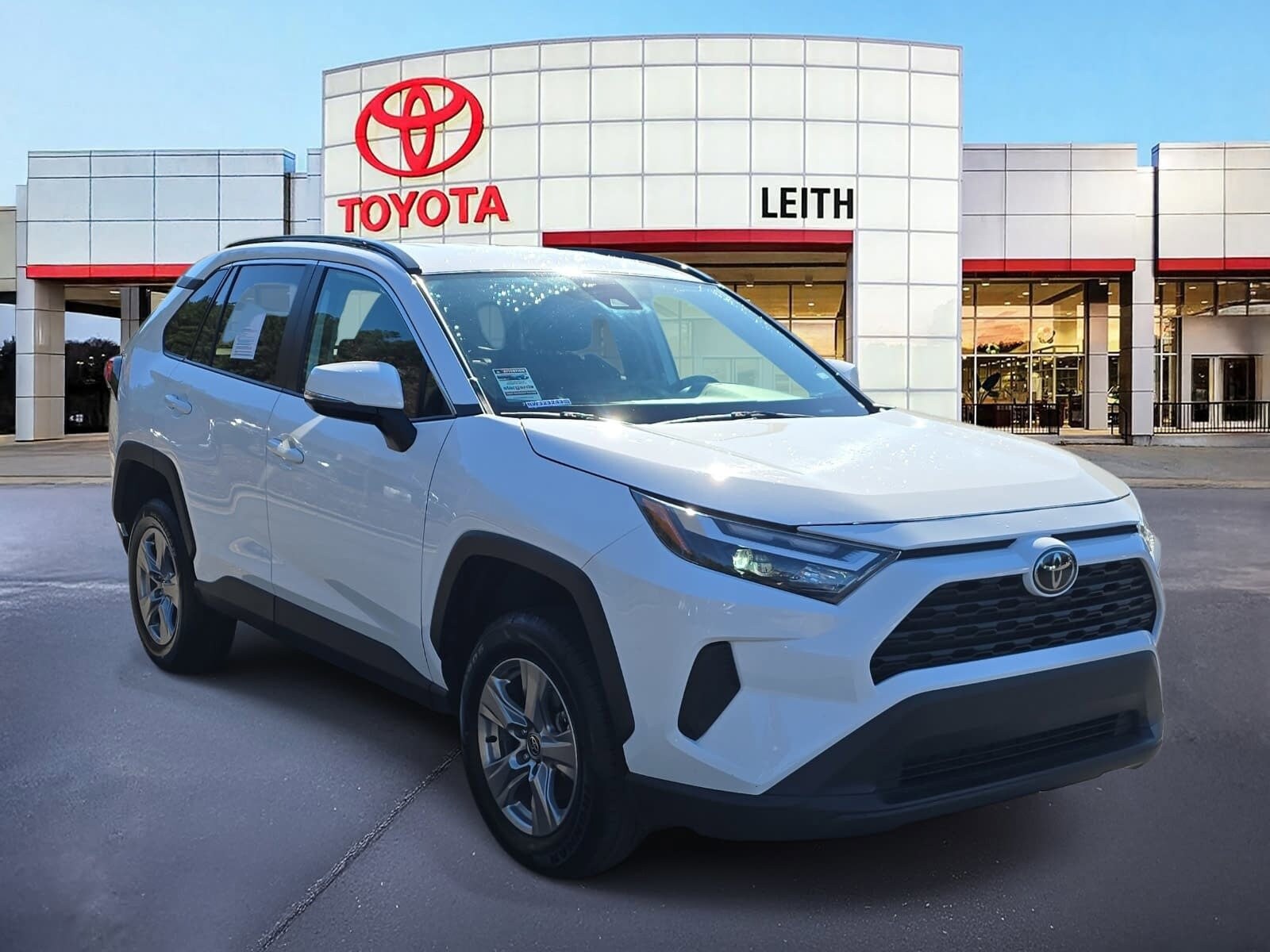 2024 Toyota RAV4 XLE photo 3