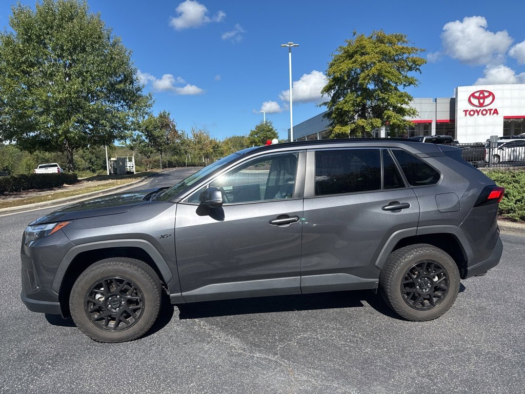 2023 Toyota RAV4 XLE photo 2