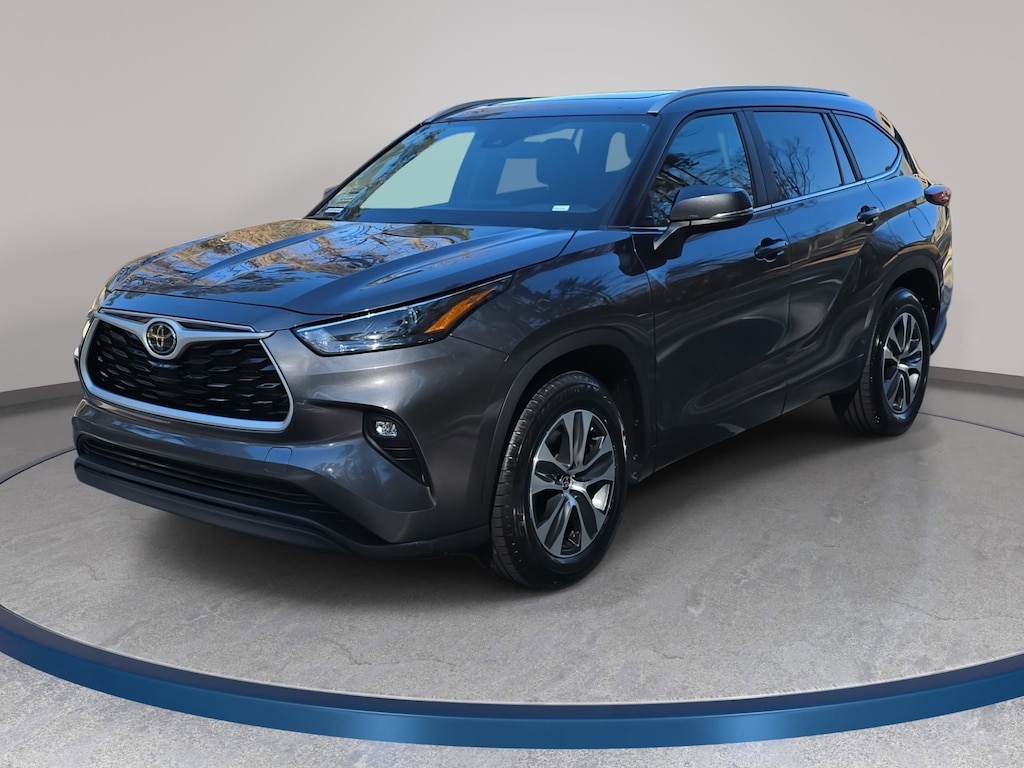 Used 2024 Toyota Highlander LE SUV