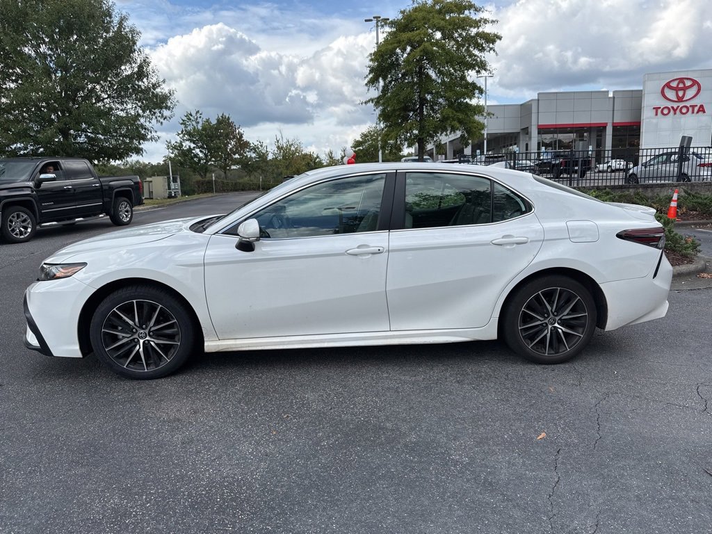 2024 Toyota Camry SE photo 2