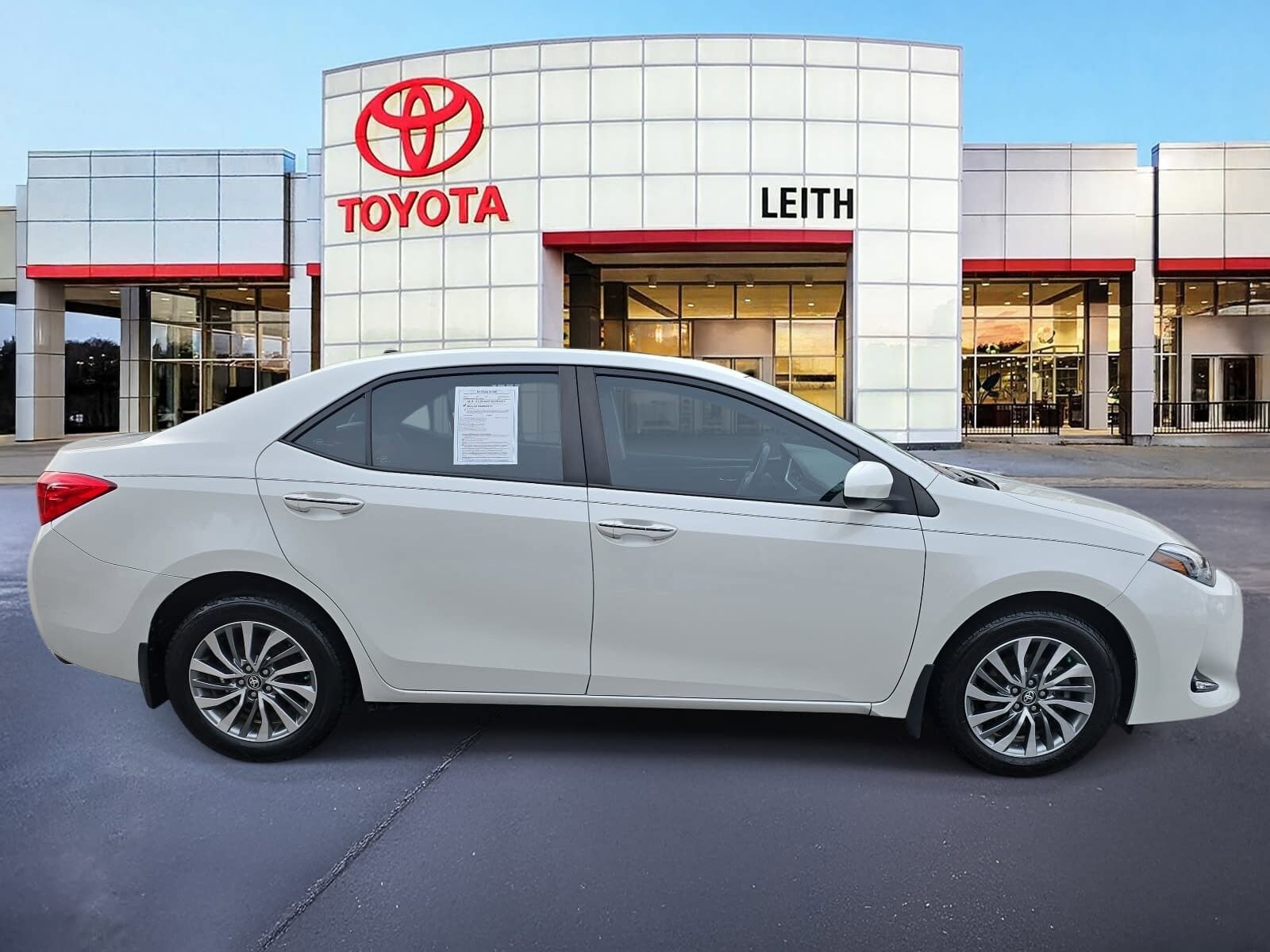 2018 Toyota Corolla XLE photo 4