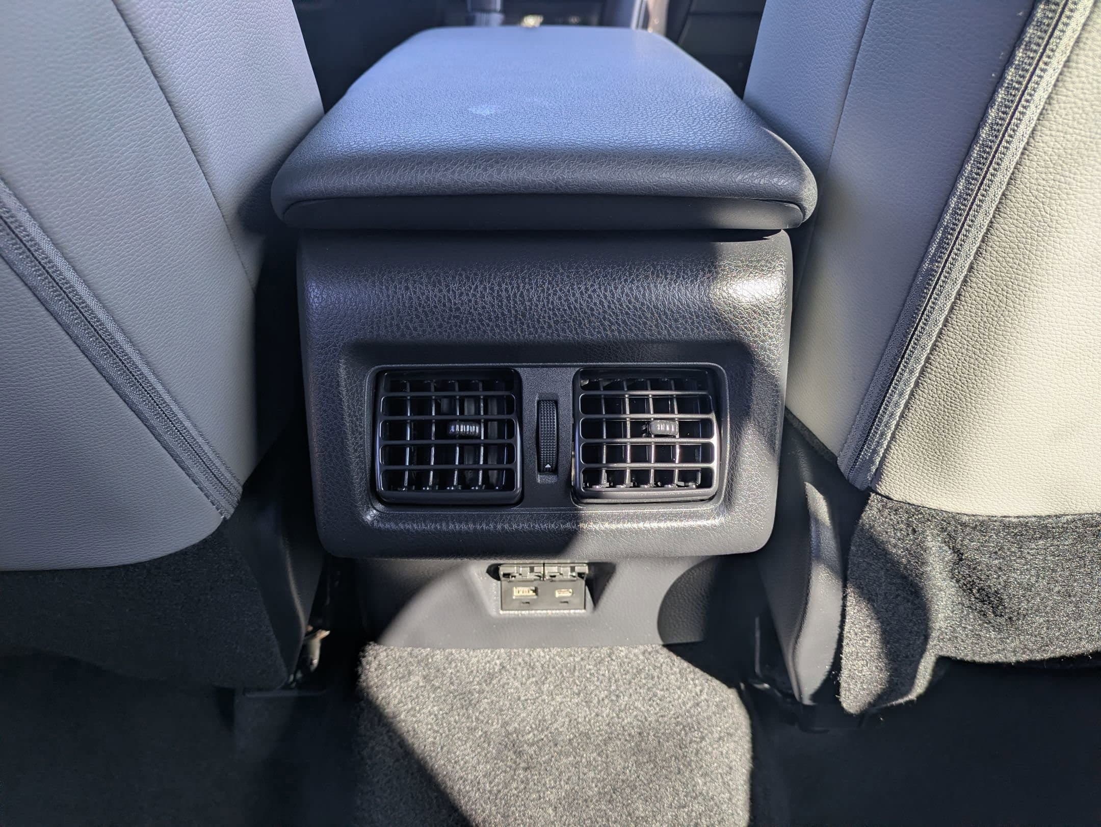 2025 Toyota Camry SE - Photo 20