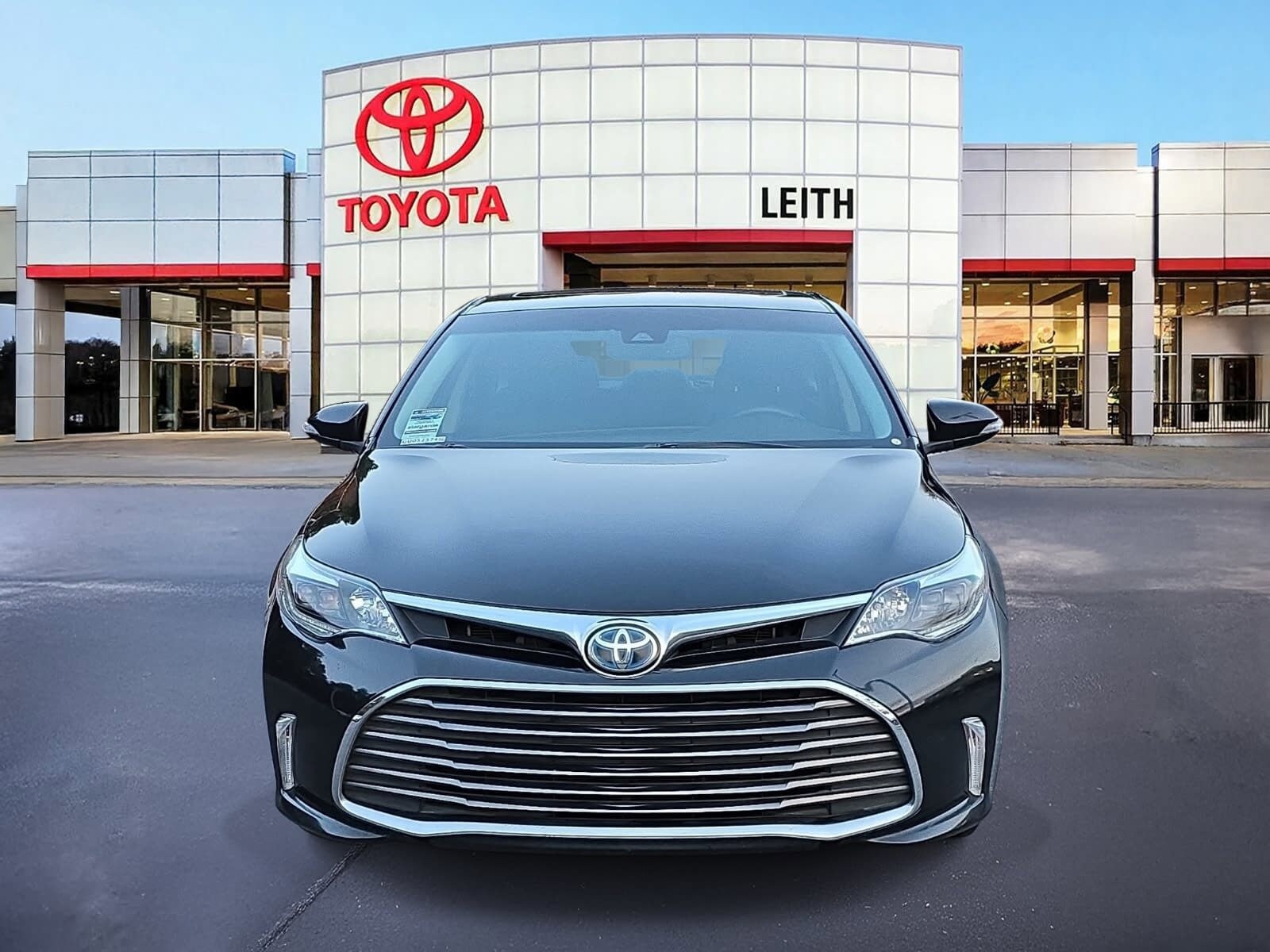 2016 Toyota Avalon Hybrid Limited photo 2