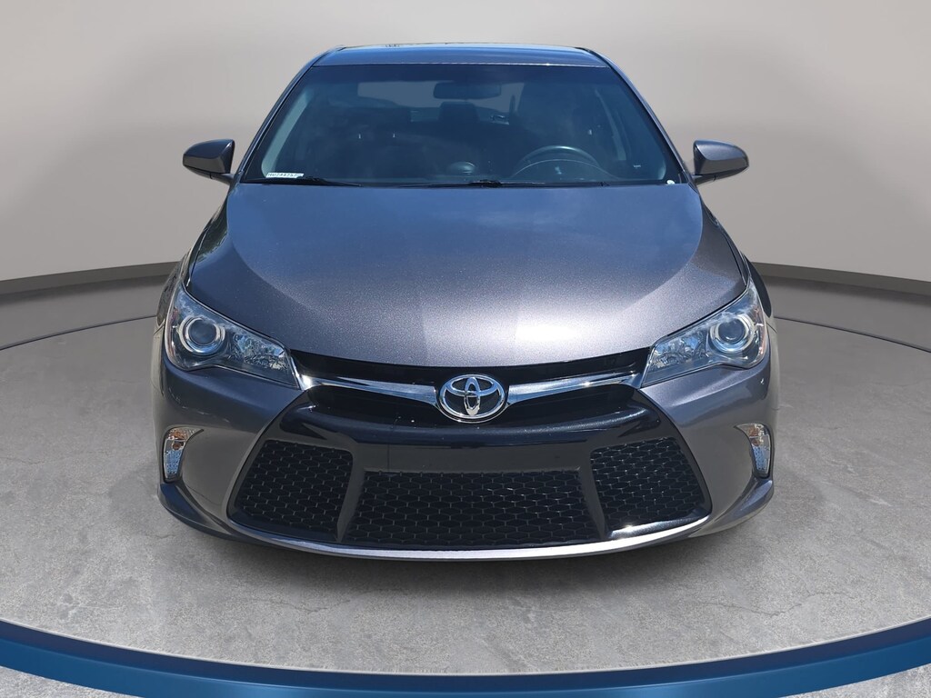 Used 2017 Toyota Camry SE Sedan