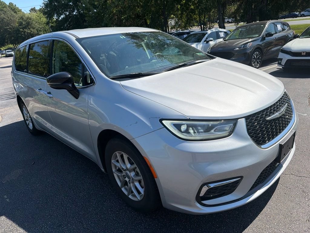 Used 2024 Chrysler Pacifica Touring L Van Passenger Van