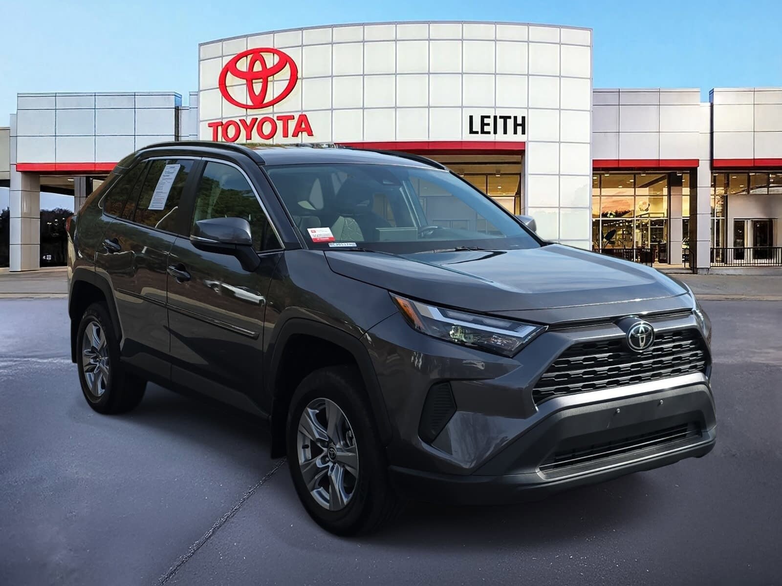 2022 Toyota RAV4 XLE photo 3