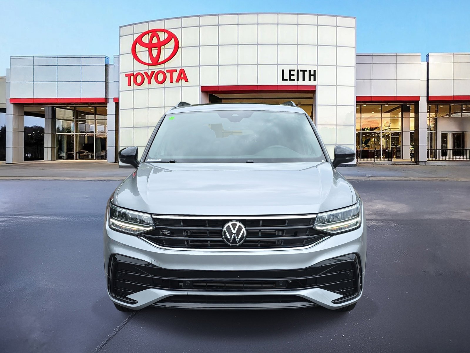 2023 Volkswagen Tiguan SE R-Line Black photo 2