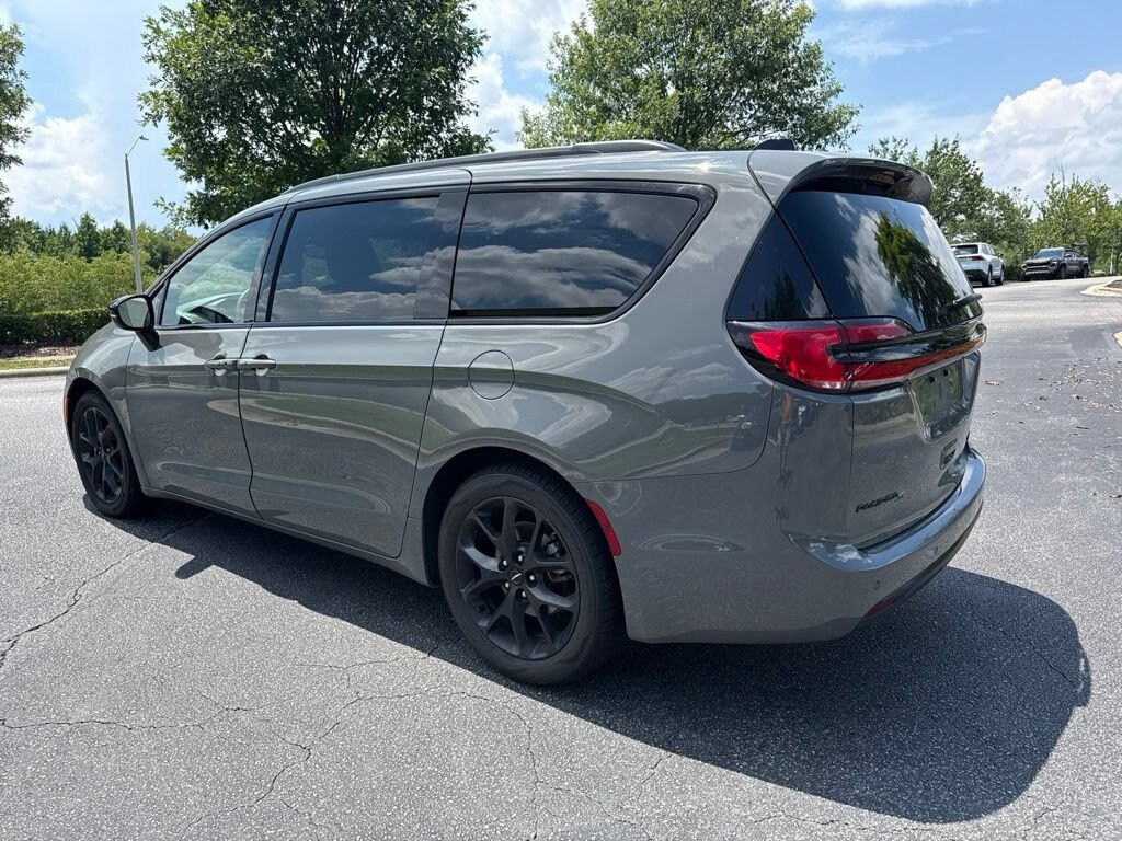 Used 2025 Chrysler Pacifica Limited Van Passenger Van