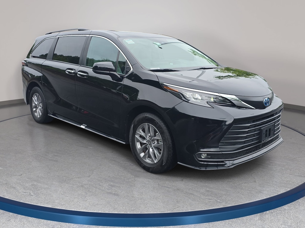 Used 2025 Toyota Sienna XLE 8 Passenger Van Passenger Van