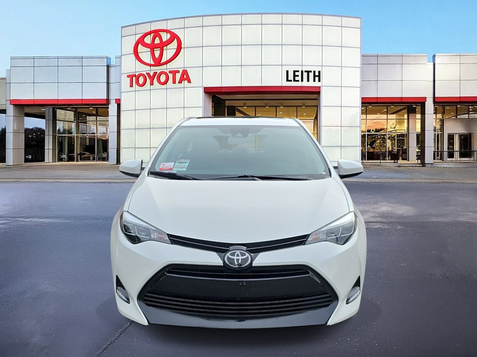 2018 Toyota Corolla XLE photo 2
