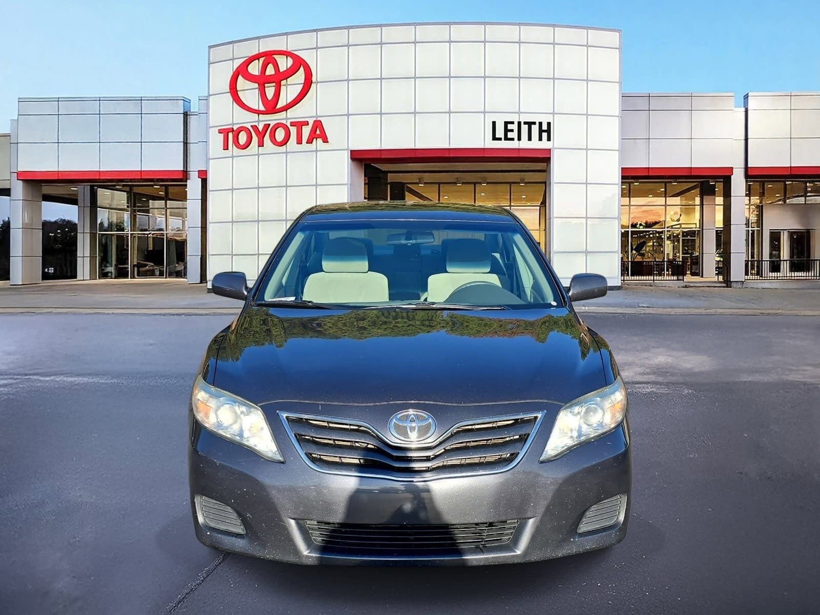 2010 Toyota Camry LE photo 2