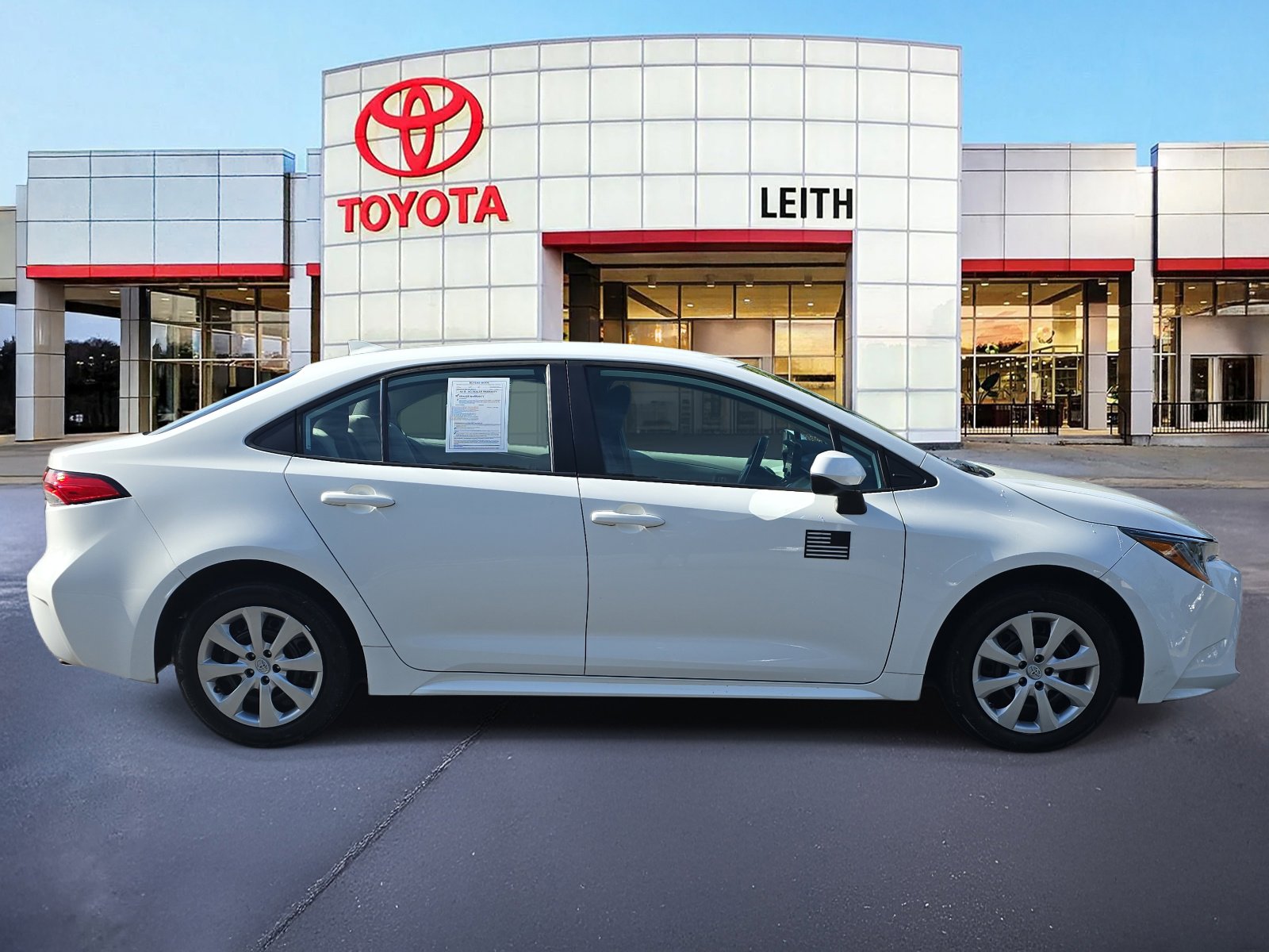 2022 Toyota Corolla LE photo 4