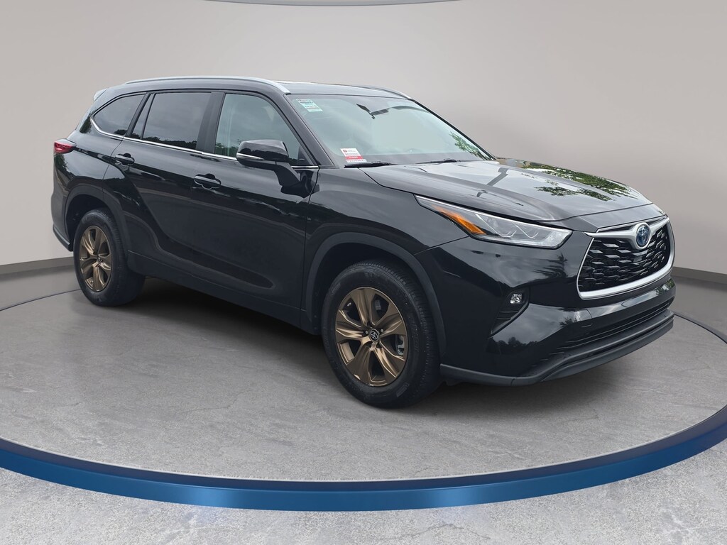 Used 2023 Toyota Highlander Hybrid XLE Bronze SUV