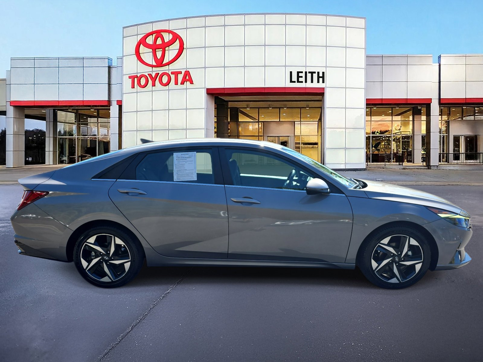 2022 Hyundai Elantra SEL photo 4