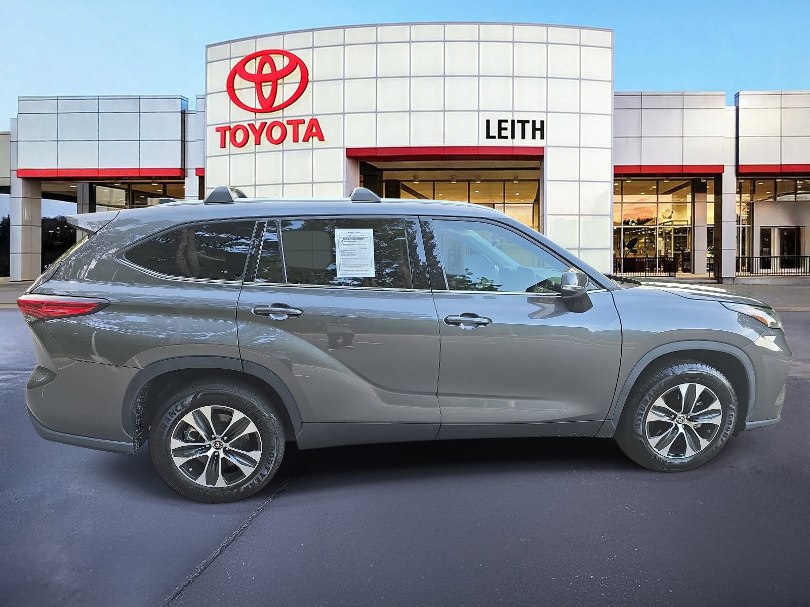 2022 Toyota Highlander XLE photo 4