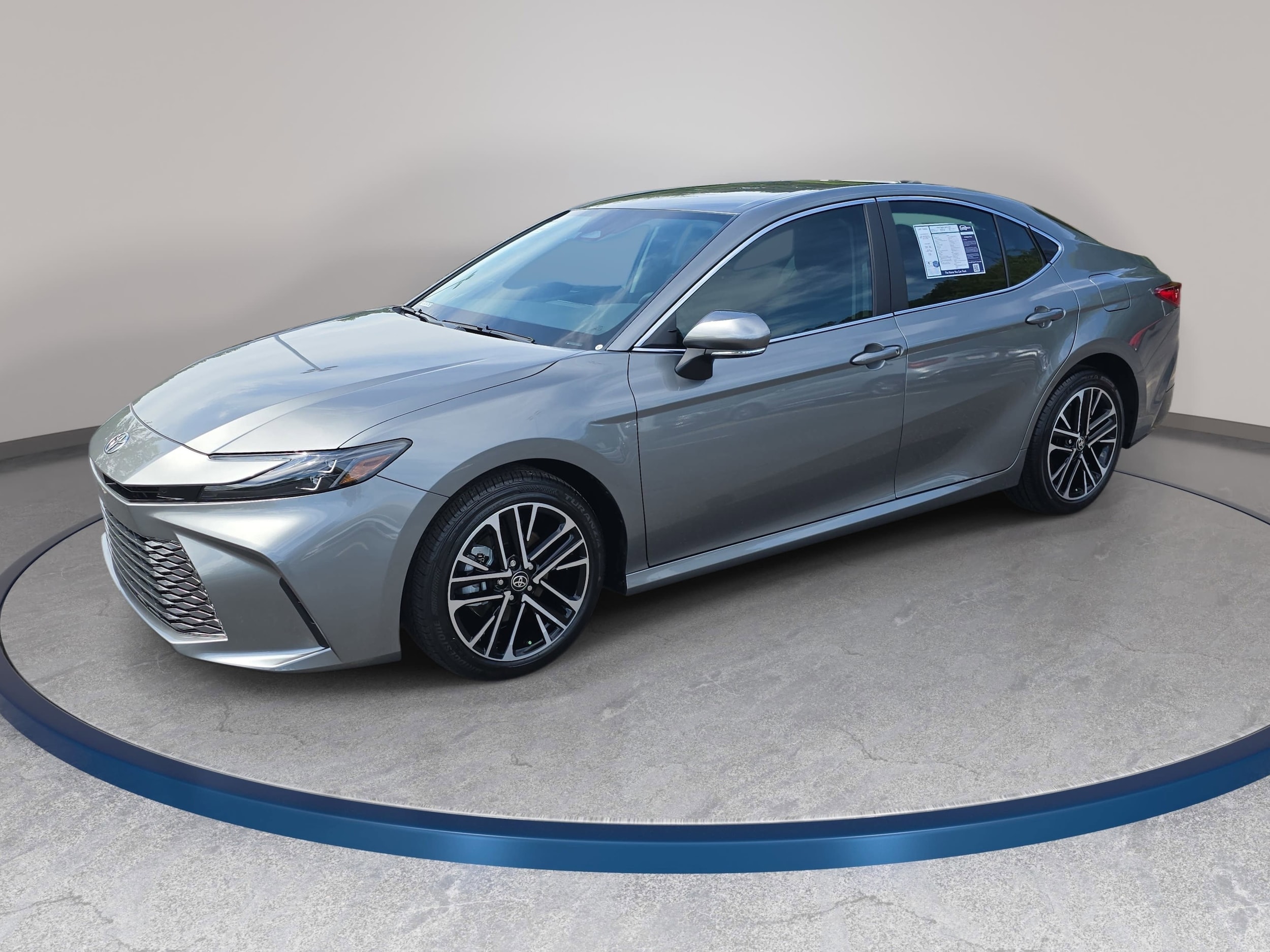 2026 Toyota Camry XLE Hybrid's photo