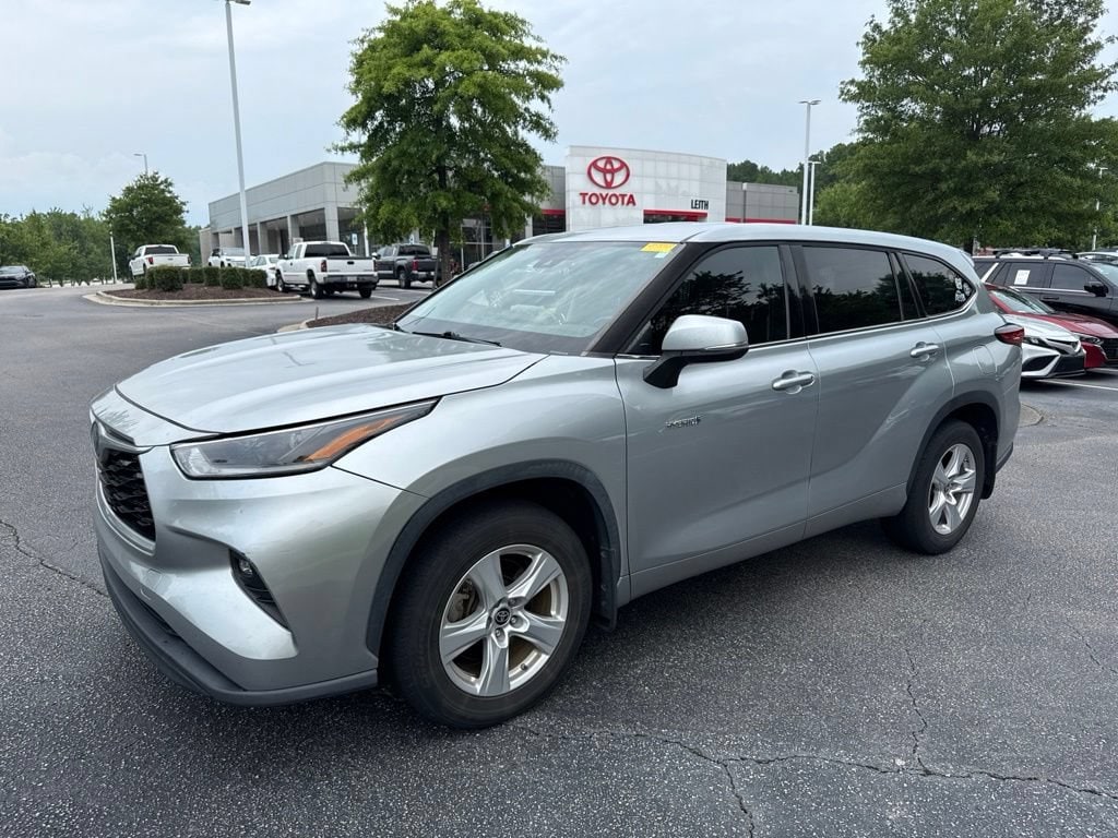 Used 2021 Toyota Highlander Hybrid LE SUV