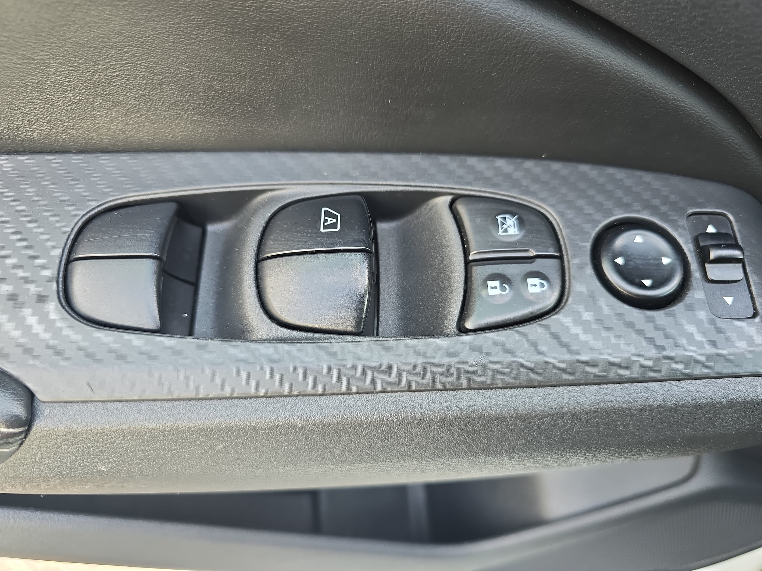 2025 Nissan Altima SV - Photo 29
