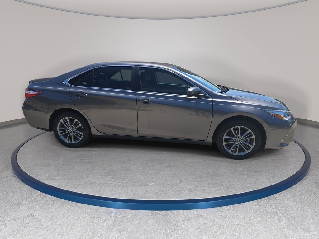 Used 2017 Toyota Camry SE Sedan