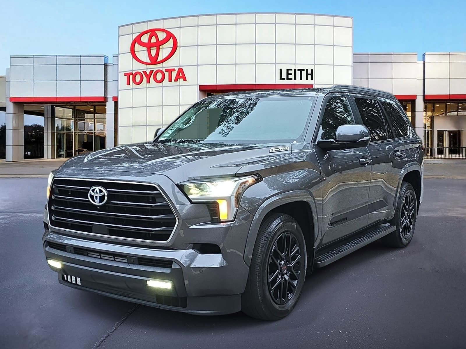 2024 Toyota Sequoia SR5's photo
