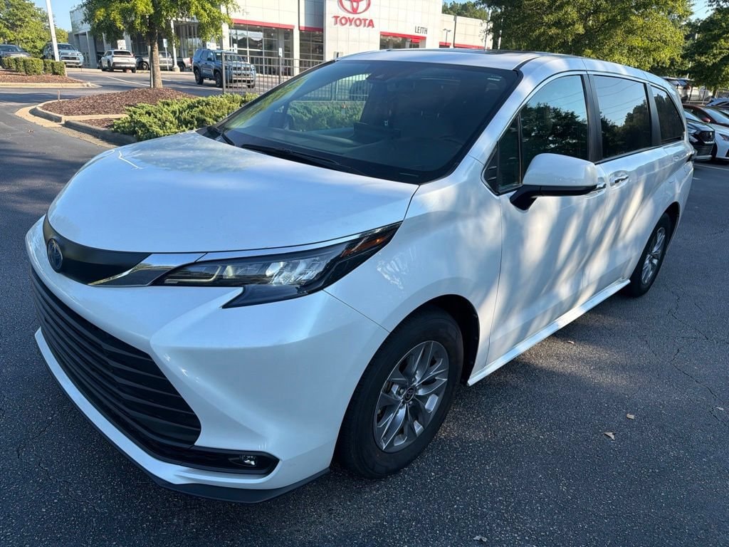 Used 2025 Toyota Sienna XLE 8 Passenger Van Passenger Van