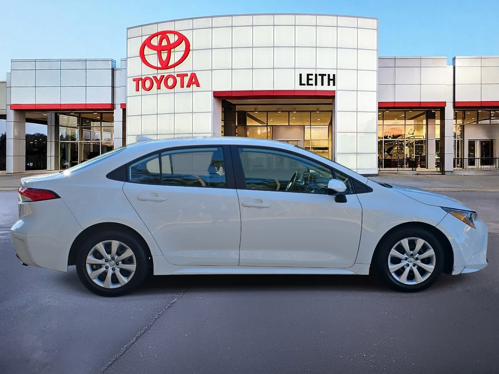 2024 Toyota Corolla LE photo 4